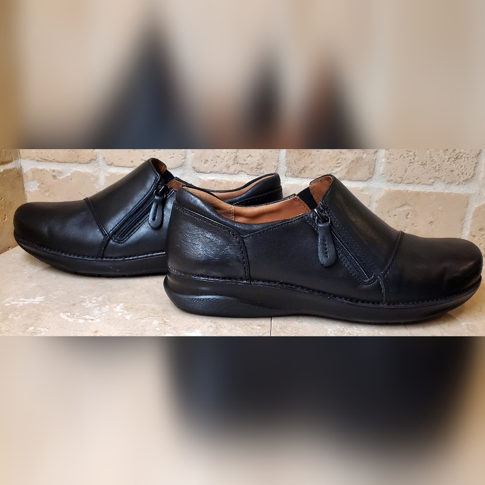 Clarks Women's Appley Size 11 Black Leather Side Zip Clogs/ Loafers - Picture 8 of 11